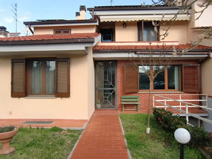 Casa con 6 locali in vendita in Terranuova Bracciolini