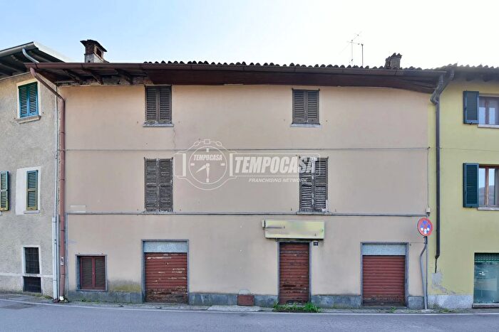 Casa con 6 locali in vendita in Via Antonio Stanga, Erba