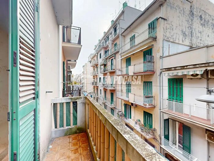 Appartamento trilocale in vendita in Via Sigismondo Castromediano, Bari