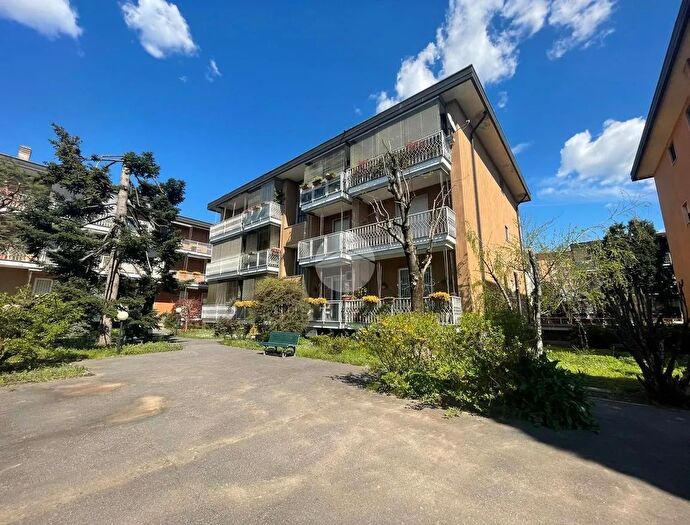 Appartamento quadrilocale in vendita in Via Camillo Benso Cavour, Magenta