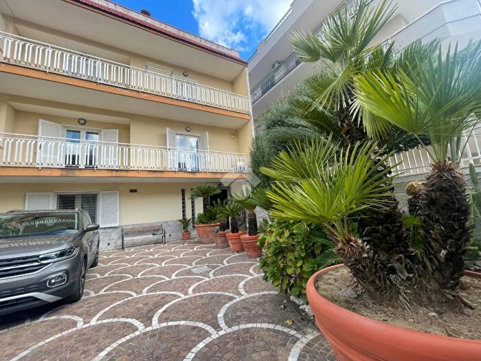 Casa con 7 locali in vendita in Via Eugenio Montale, Mugnano Di Napoli