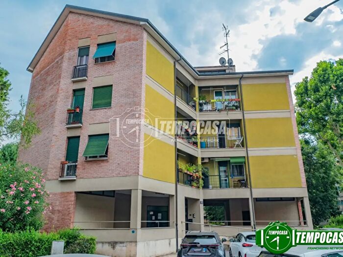 Appartamento quadrilocale in vendita in Via Val Lagarina, Milano