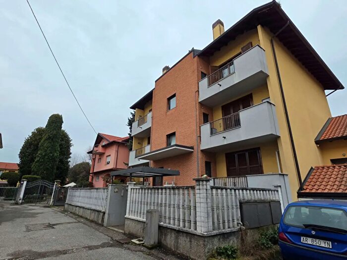 Appartamento bilocale in vendita in Via Garibaldi, Gorla Minore