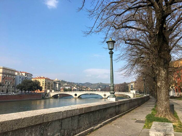 Appartamento con 5 locali in affitto in Vicolo Riva San Lorenzo, Centro Storico, Verona