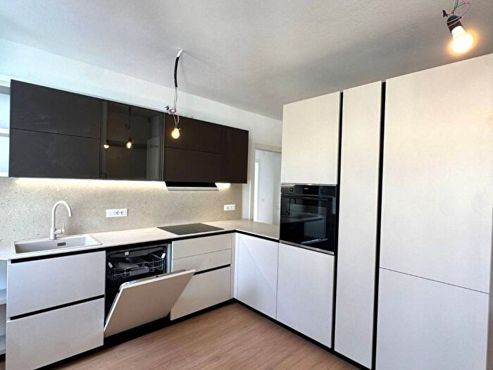 Appartamento trilocale in affitto in Piazza Valeriano Malfatti, Centro Storico Santa Maria, Rovereto