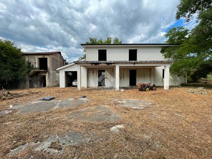 Casa quadrilocale in vendita in Via Le Forme, Atina