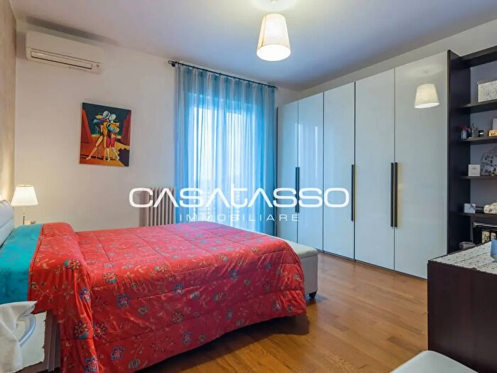 Appartamento con 8 locali in vendita in Via Via dei Velini, Macerata