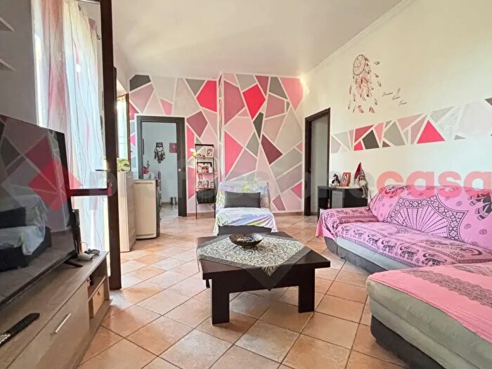 Appartamento trilocale in vendita in Via Ca delle Vigne, Bascape'