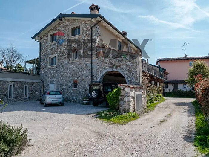 Casa con 11 locali in vendita in Gavardo