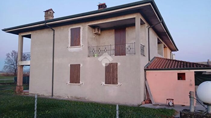 Casa con 5 locali in vendita in Via Gottolengo, Isorella