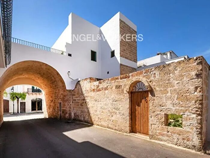 Casa con 6 locali in vendita in Parabita