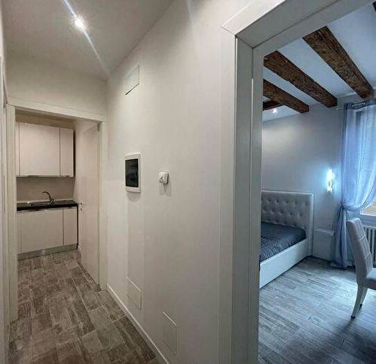 Appartamento trilocale in affitto in Campo Santa Maria Nova, Santi Apostoli San Canciano, Venezia