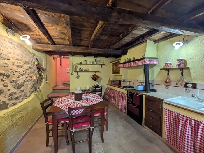 Casa quadrilocale in vendita in Stazzema