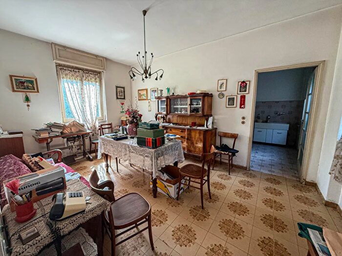 Casa con 6 locali in vendita in Vernate