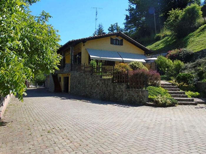 Casa con 6 locali in vendita in Carcare