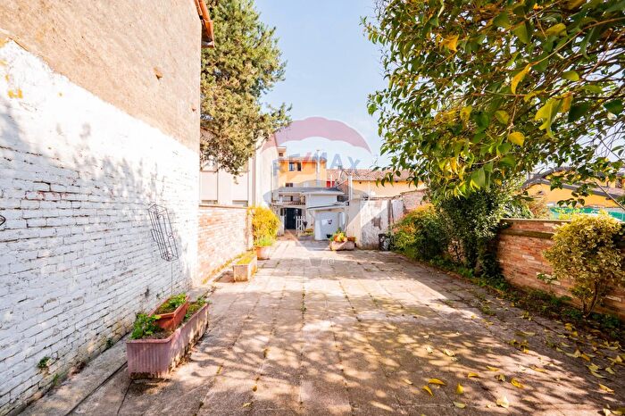 Appartamento con 11 locali in vendita in Via Piave, Viadana