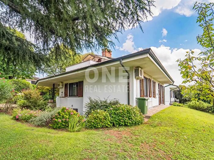 Casa con 5 locali in vendita in Via Susani, Triuggio