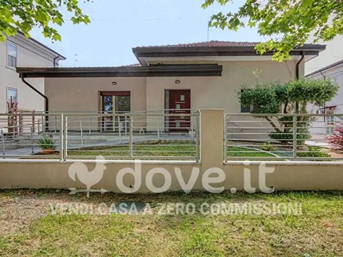 Casa quadrilocale in vendita in Via Cesare Battisti, Ostellato