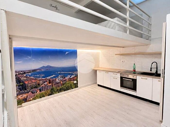 Appartamento monolocale in affitto in Via Chiaia, Monte di Dio, Napoli