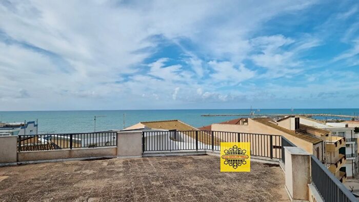 Appartamento con 6 locali in vendita in Via Messina, Vittoria