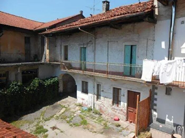 Casa con 5 locali in vendita in Centro Gozzano, Gozzano