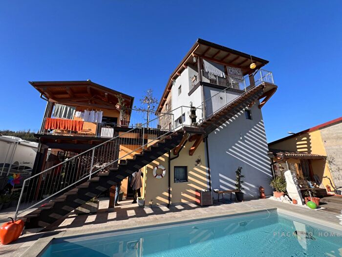 Casa con 9 locali in vendita in Mulazzo