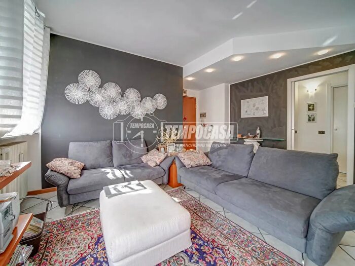 Appartamento trilocale in vendita in Via Carlo Cattaneo, Carnago