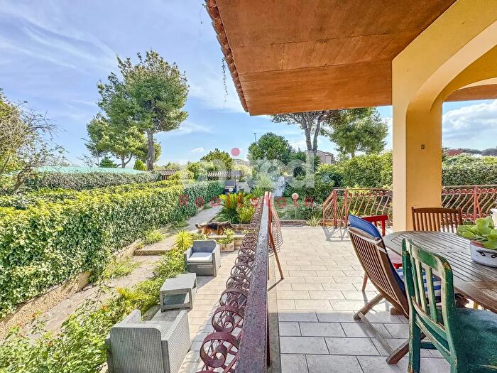 Appartamento quadrilocale in vendita in Via Eschilo, Roma