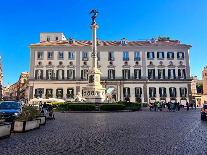 Appartamento monolocale in affitto in Via Alabardieri, Chiaia, Napoli