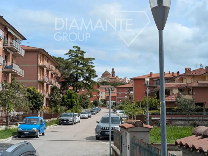 Appartamento con 5 locali in vendita in Castiglione Del Lago