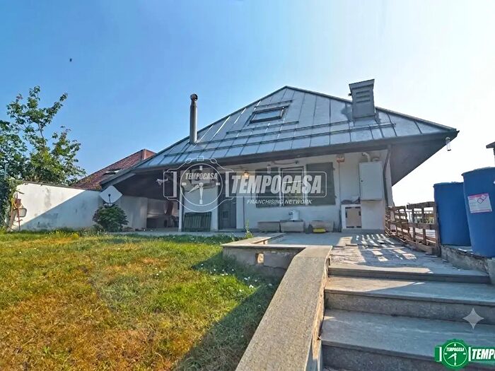 Casa con 8 locali in vendita in Via ai Colli, Barbania