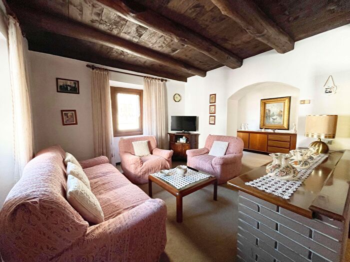 Casa con 7 locali in vendita in Via Mario del Grosso, Prata Camportaccio