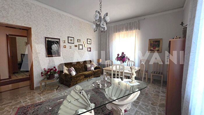 Appartamento con 8 locali in vendita in Via Acero, Scicli