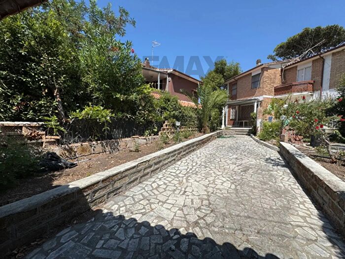 Casa con 6 locali in vendita in Via Venezia, Anzio