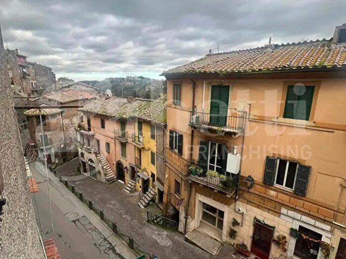 Appartamento trilocale in vendita in Via delle Scuole, Bassano Romano