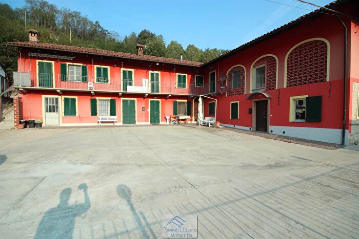 Casa con 14 locali in vendita in Alba, Alba