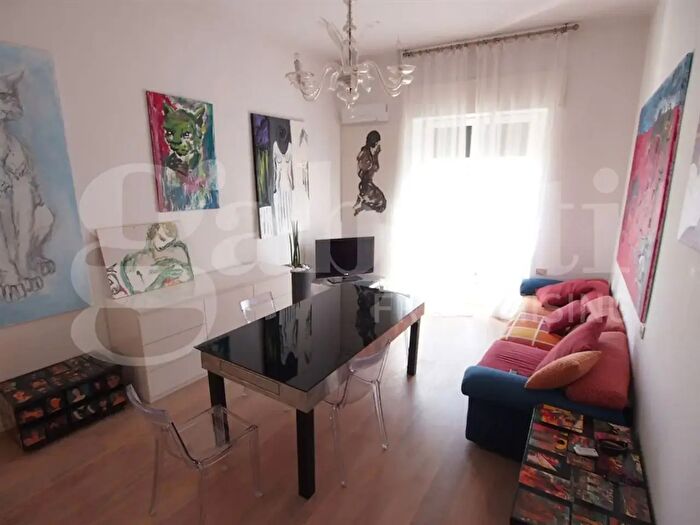 Appartamento con 7 locali in vendita in Via dei Mutilati, Verona