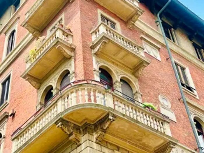 Appartamento con 6 locali in vendita in Via Ruffini, Milano