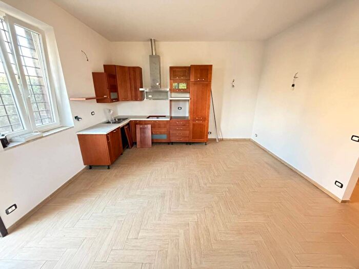 Appartamento trilocale in affitto in Via Tribiano, Valle Muricana, Roma