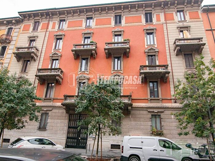 Appartamento trilocale in affitto in Via Rovereto, Rovereto, Milano