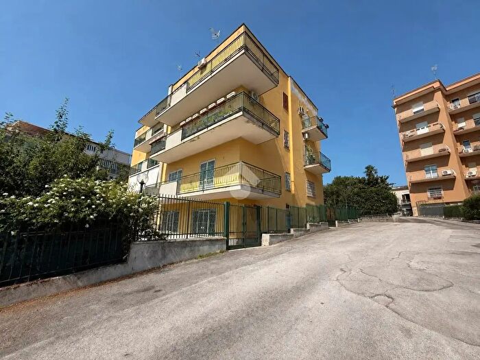 Appartamento con 5 locali in vendita in Via Alessandro Manzoni, Napoli