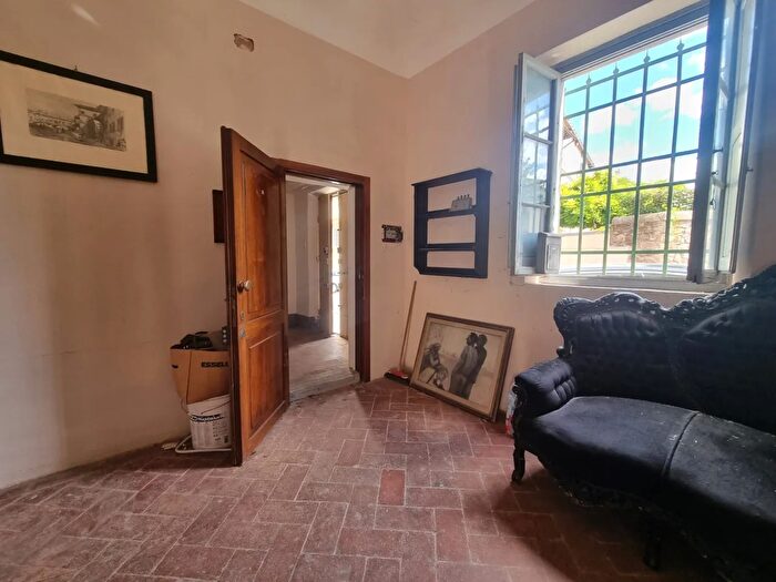 Appartamento trilocale in vendita in Via del Podesta, Firenze