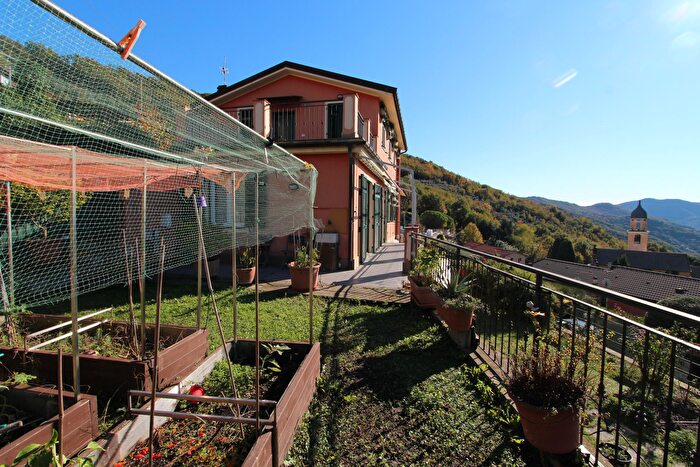 Appartamento quadrilocale in vendita in Avegno