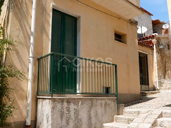 Casa quadrilocale in vendita in Ronco Tellaro, Noto