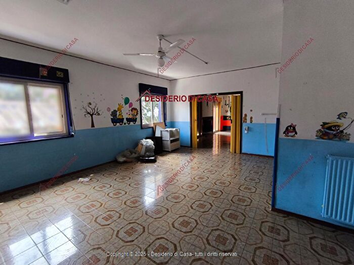 Appartamento con 8 locali in vendita in Palermo