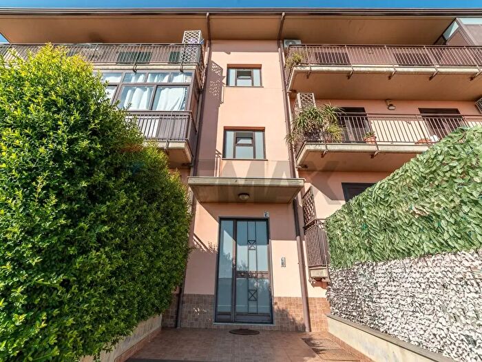 Appartamento trilocale in vendita in Via IV Novembre, Aci Catena