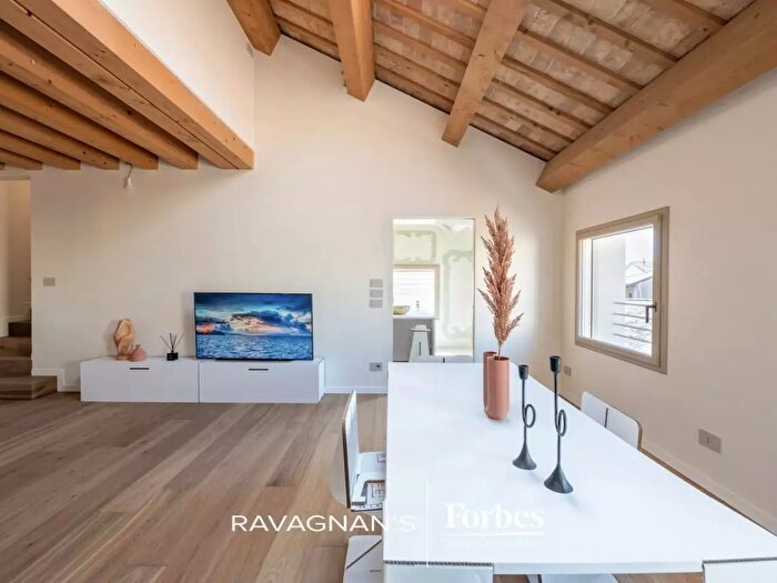 Appartamento con 9 locali in vendita in Via Tolpada, Treviso