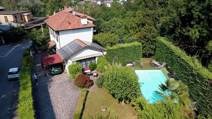 Casa con 14 locali in vendita in Via Adda, Villa Guardia