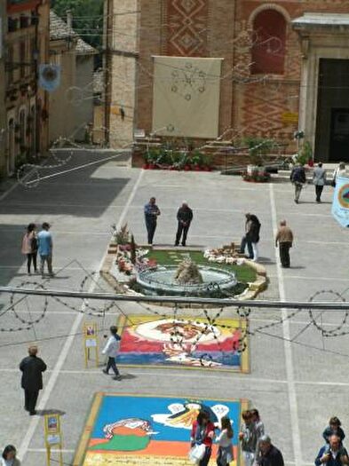 Casa con 6 locali in vendita in Via Piave, Montefiore DellAso