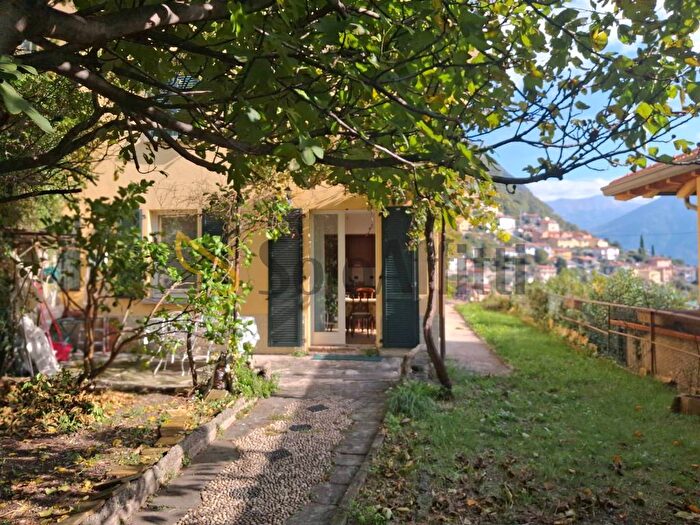 Appartamento con 5 locali in affitto in Via Ronchetto, Moltrasio